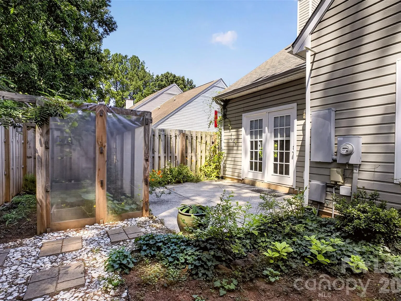 3 bed, 2.0 bath, $2,300 — Photo 4