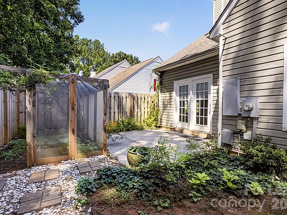 4th image of 9020 Roseton Ln