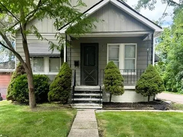 54 W Hopkins Ave, Pontiac, MI 48340