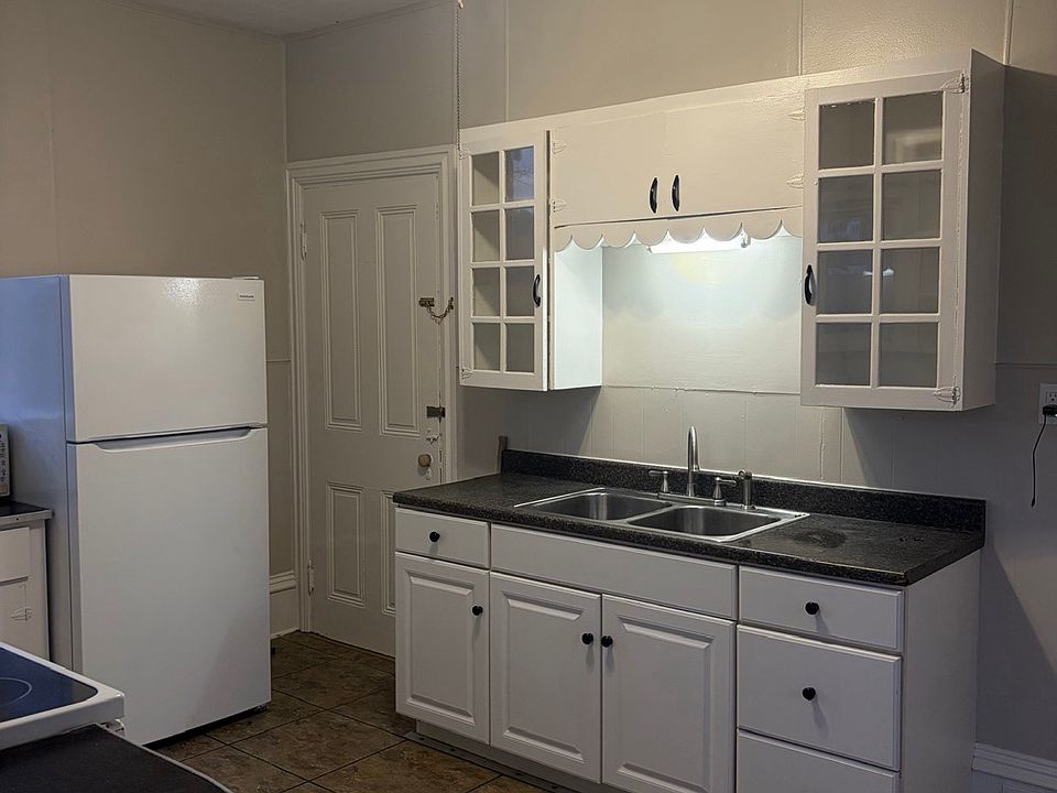 1st image of 204 Walnut St #3