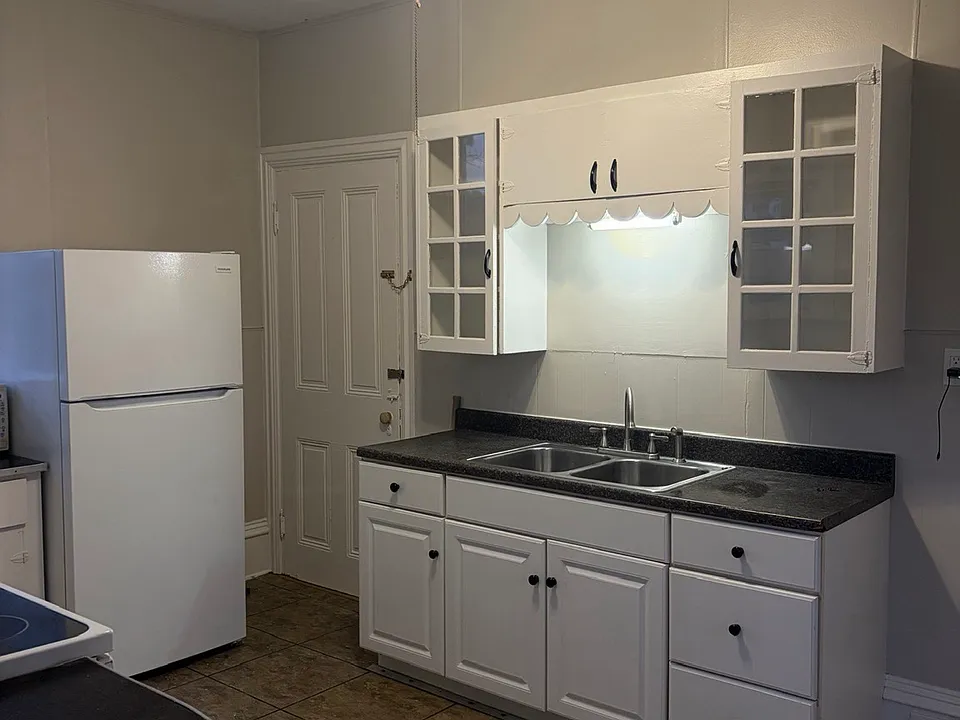204 Walnut St #3