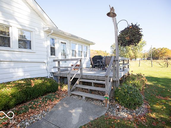 4th image of 70 N County Road 240 W