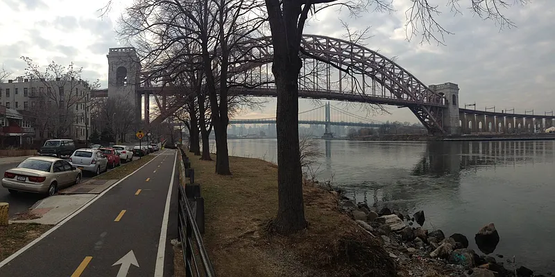 Rented by Halvatzis Realty | media 16