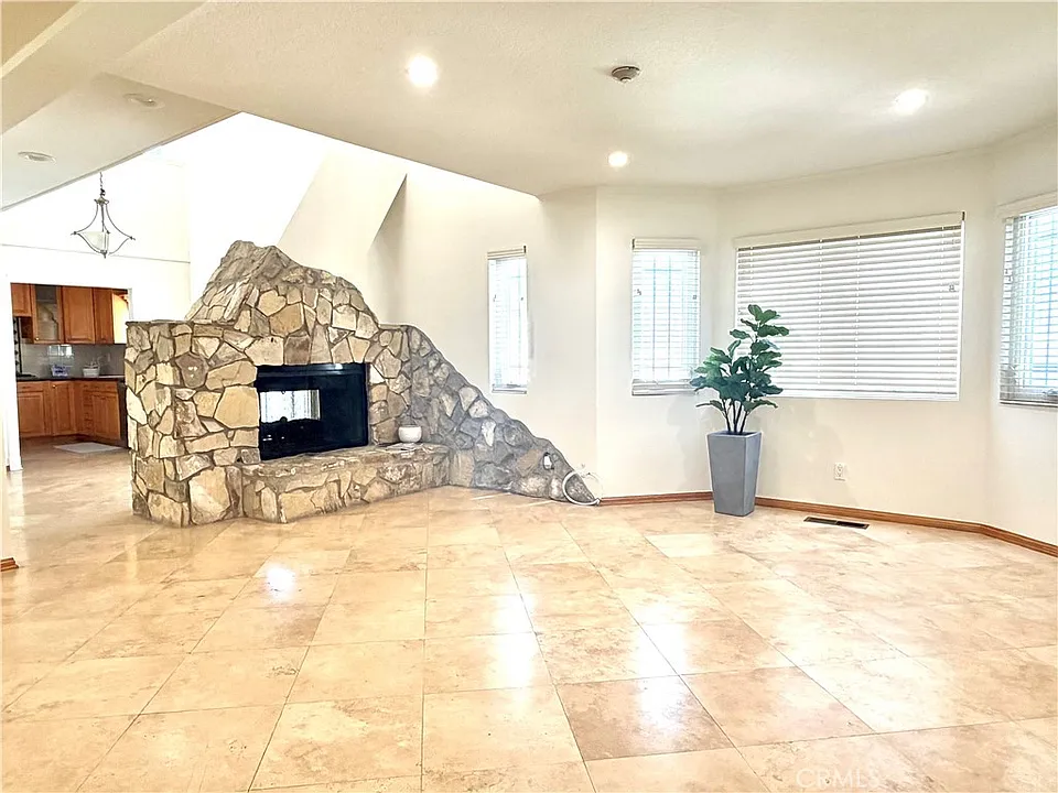 425 S Catalina Ave #4