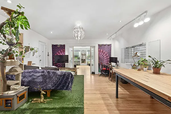 Rented by Compass | media 22