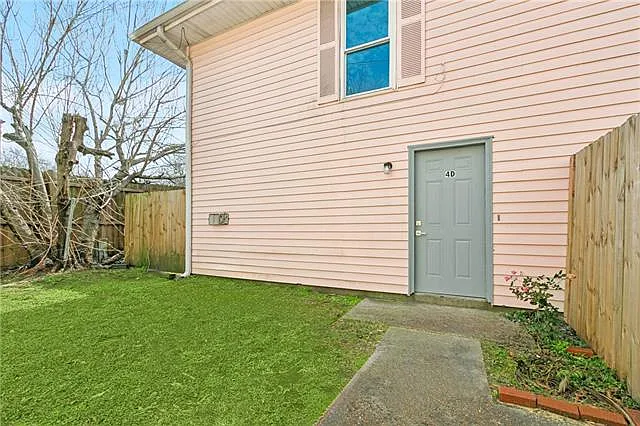 Building Photo - 241 Helen St #4D