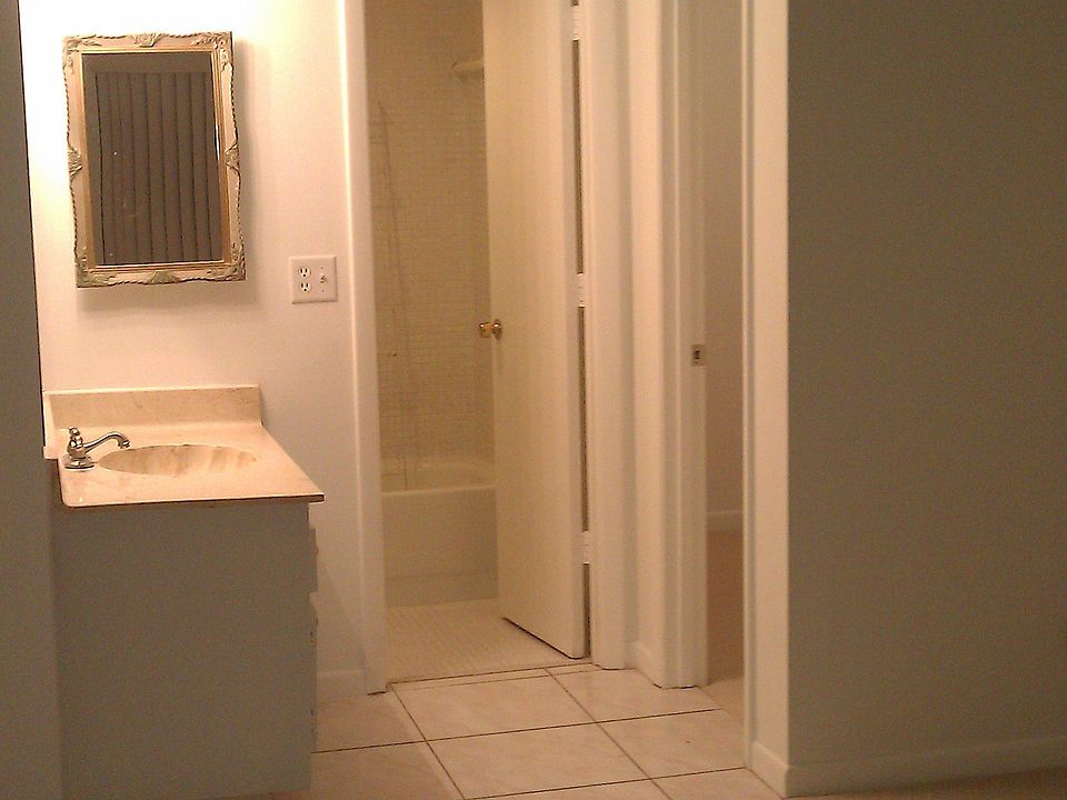 2nd image of 700 SE 2nd Ave APT 320