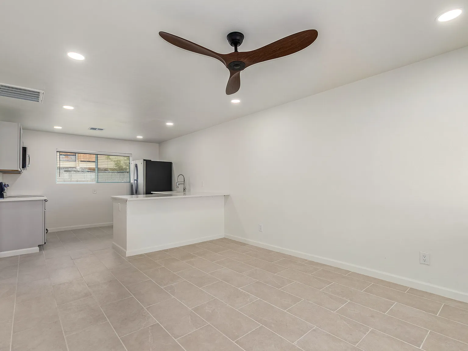 1 bed, 693 sqft, $1,100 — Photo 2