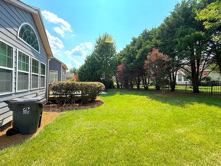 15007 Skypark Dr — Photo 42