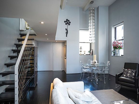 5th image of 32 W 40th St APT 10A