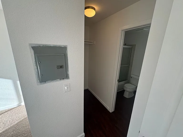 2630 Darwin St — Photo 6