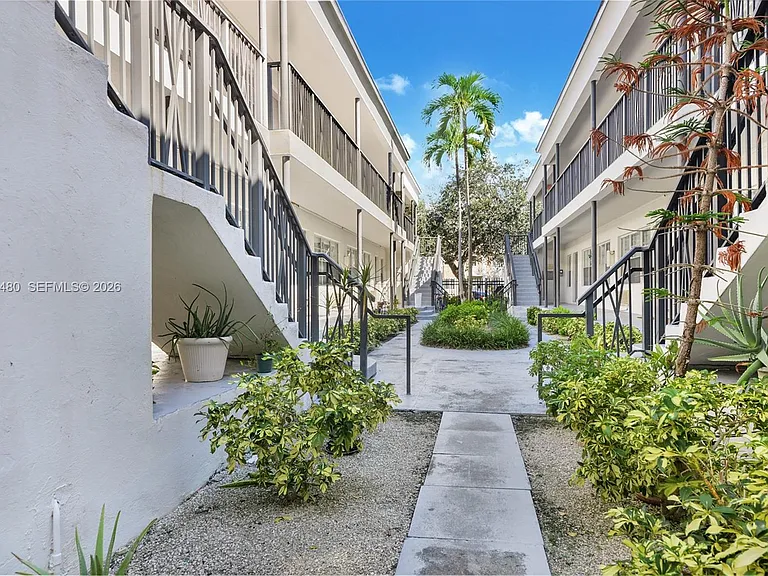 974 Biarritz Dr #11 — Photo 3
