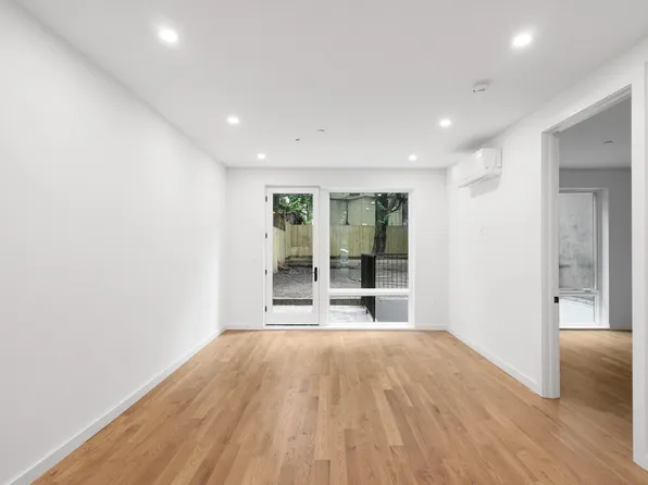 87 Carlton Avenue image 11 of 21