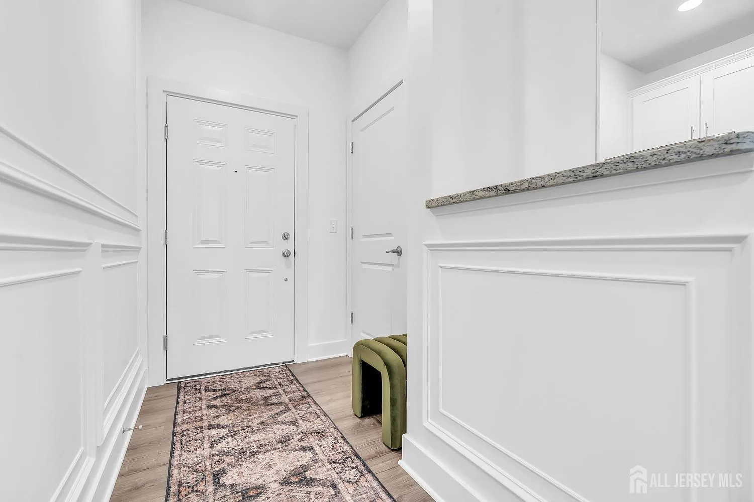 2 bed, 2.0 bath, 1226 sqft, $3,000 — Photo 1