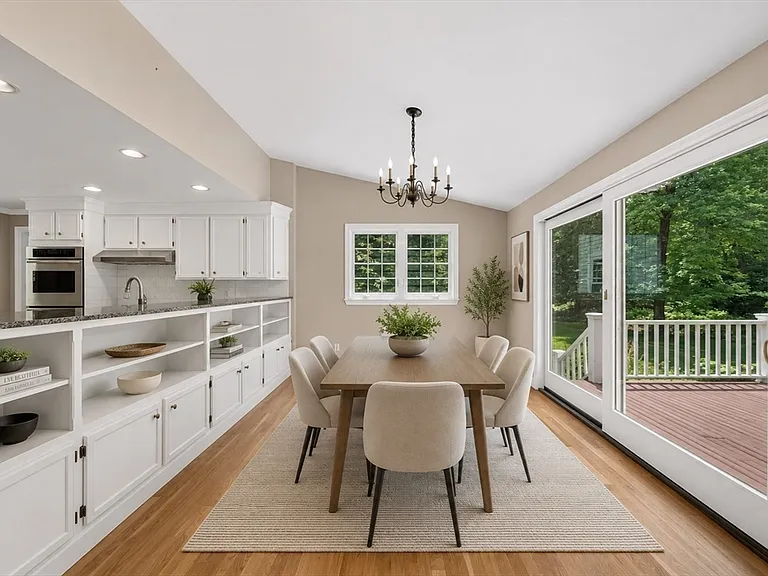 131 Montvale Rd — Photo 12