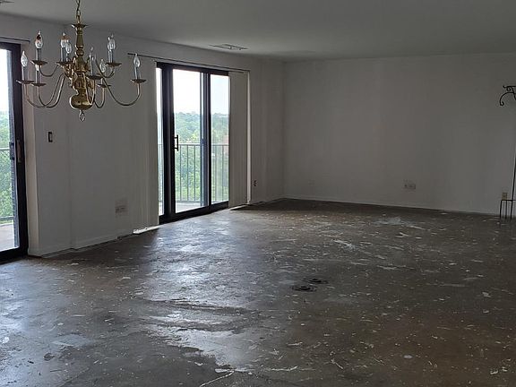 4th image of 5300 Hamilton Ave Unit 1204
