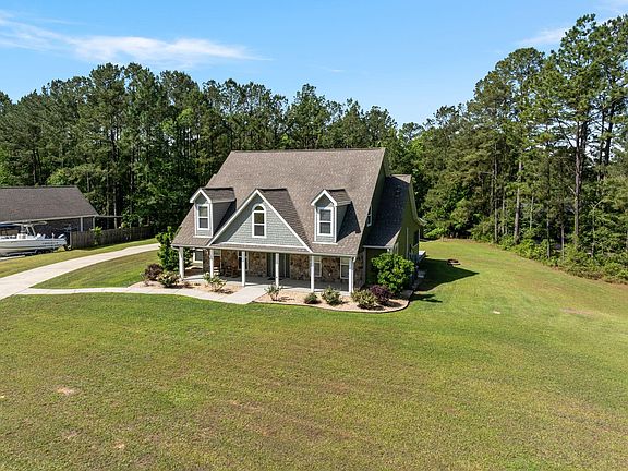 3rd image of 305 Pine Ridge Dr
