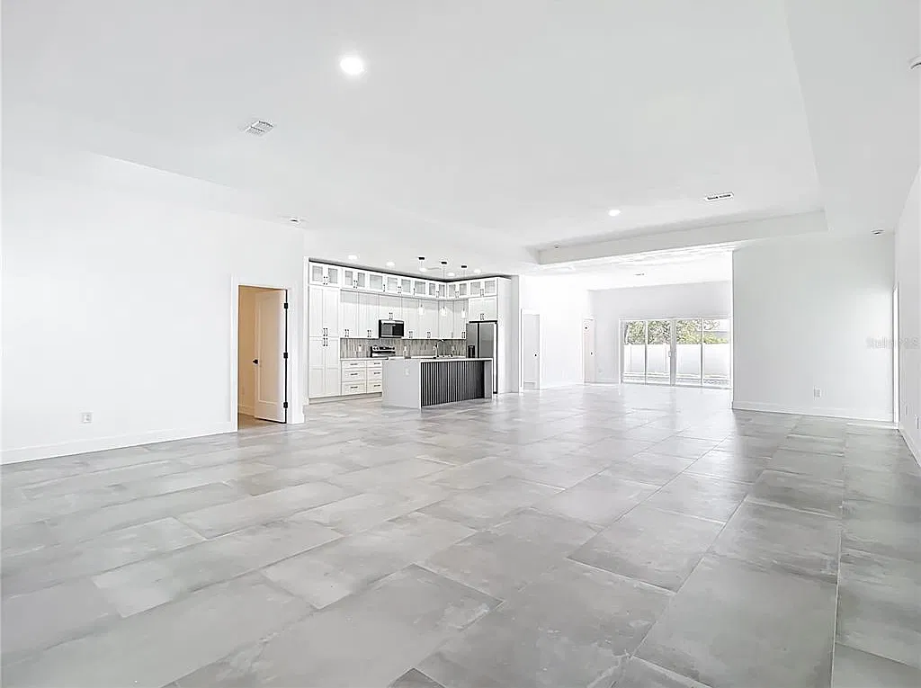 5 bed, 2.5 bath, 2580 sqft, $3,100 — Photo 4