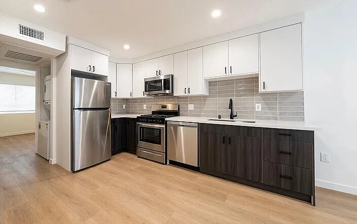 2 bed, 1.0 bath, $1,730 — Photo 2