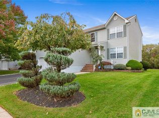 523 Grandview St, Middlesex, NJ 08846