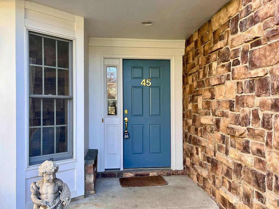1st image of 45 Hedge Row Rd
