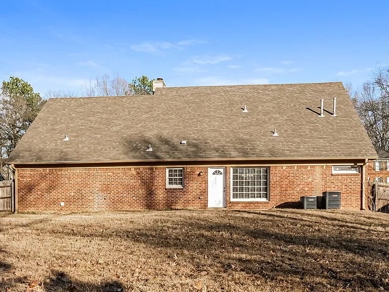 329 Locust Grove Dr — Photo 18