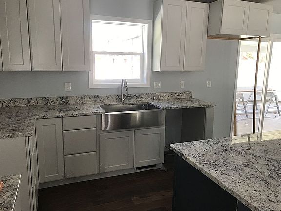 2nd image of 180 Lakeshore Dr