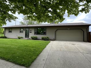 435 N 6th St, Manitowoc, WI 54220