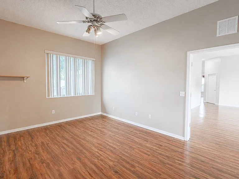 10435 Crestfield Dr — Photo 25