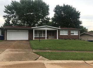 2090 Valencia Dr, Florissant, MO 63033