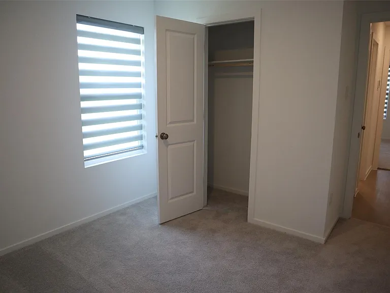 216 Lantana Ln — Photo 32