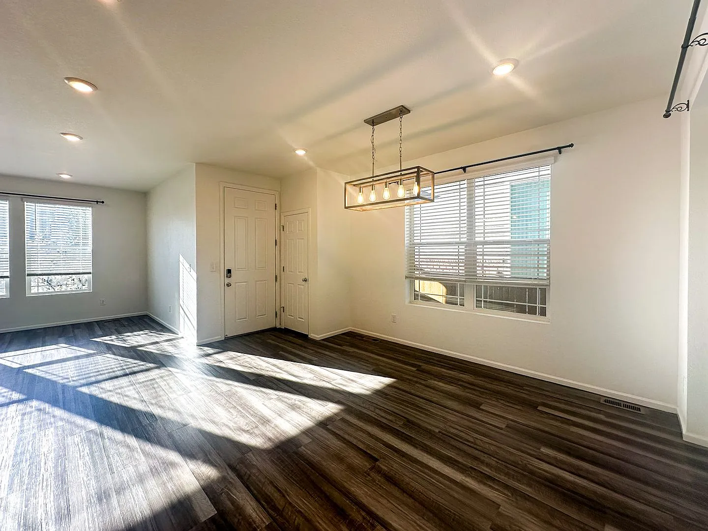 Nearly New 3-Bed Paired Home In Senderos Creek Community! — Photo 4