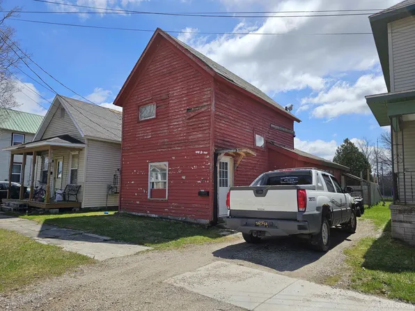 511 Arbutus Ave, Manistique, MI 49854