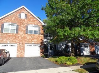 157 Sapphire Ln #523, Franklin Park, NJ 08823