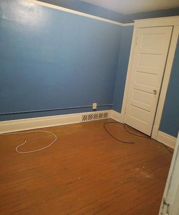 2nd image of 1921 Falls St APT 4