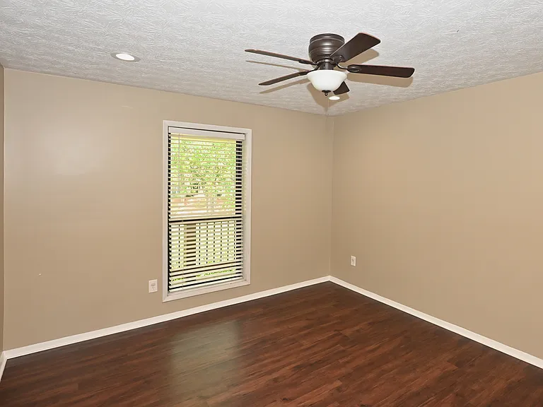 908 Park Ridge Cir — Photo 35