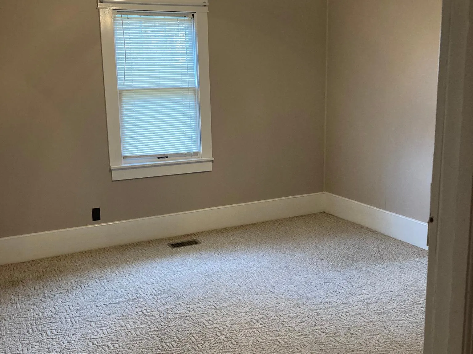 3 bed, 1470 sqft, $1,550 — Photo 3