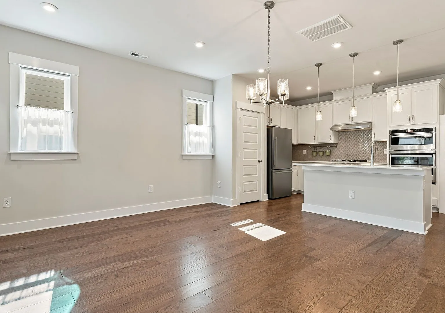 Spacious 3-Bedroom Pittsboro Townhome with Garage, Loft & Modern Finishes — Photo 4
