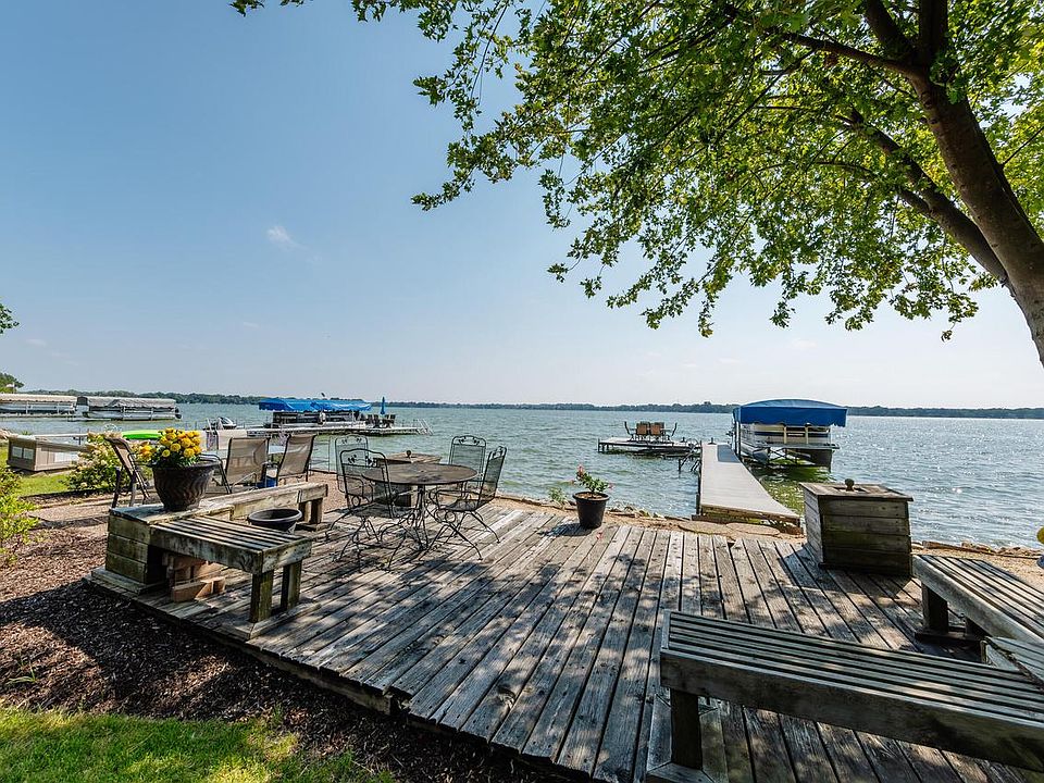 302 Lac La Belle DRIVE, Oconomowoc, WI 53066 MLS 1847807 Zillow