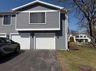 380 Pierce Ct, Vernon Hills, IL