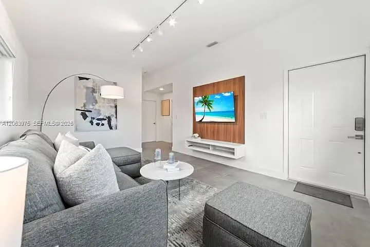 2776 W 71st Pl — Photo 7