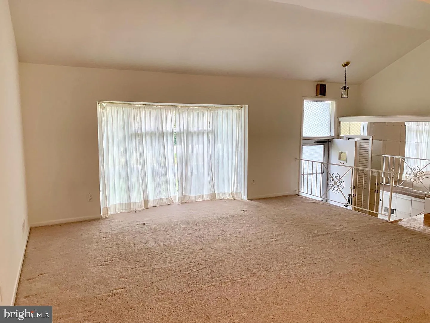 4 bed, 3.0 bath, 2182 sqft, $3,950 — Photo 4