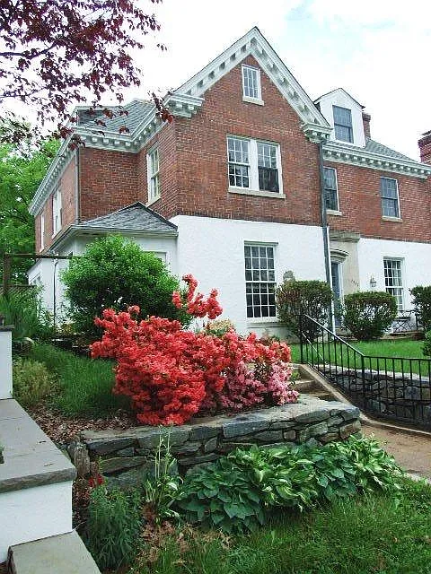 2909 Cathedral Ave NW photo 1