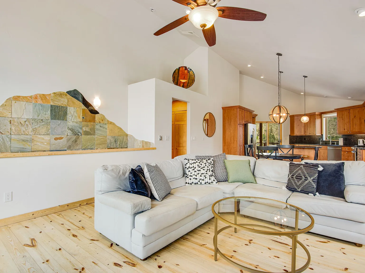 3 bed, 1932 sqft, $4,500 — Photo 4