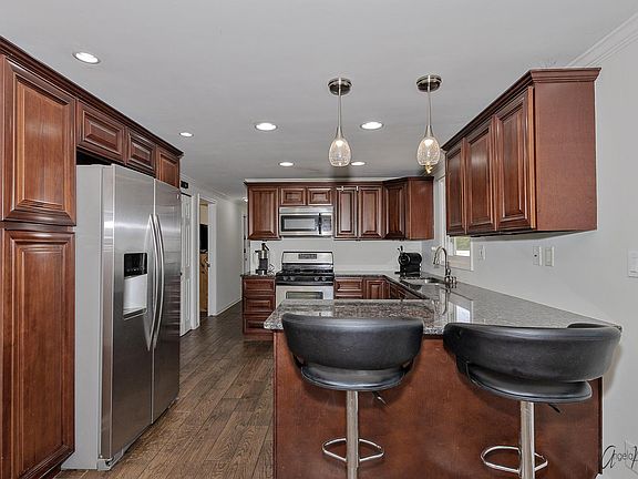 4th image of 35121 N Sheridan Dr