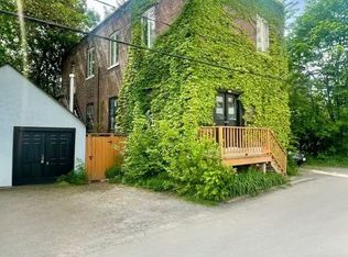 156 Sussex Mews, Toronto, ON M5S2K1