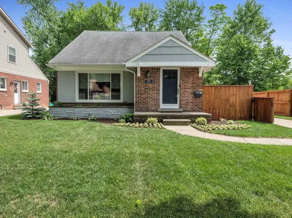 13365 Sherwood Dr, Huntington Woods, MI 48070