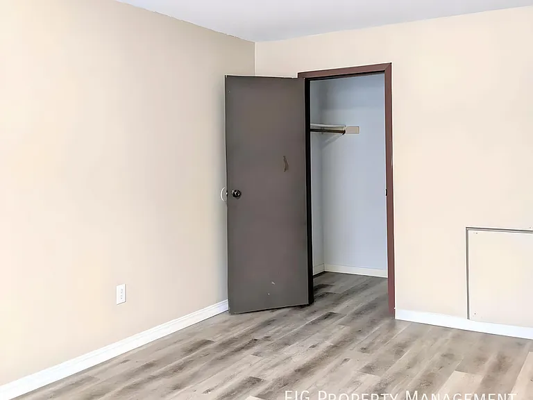 1067 Van Dyke St — Photo 11