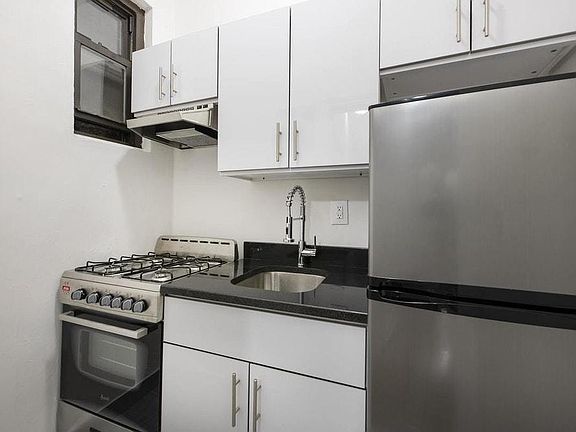 2nd image of 234 E 52nd St APT 4E