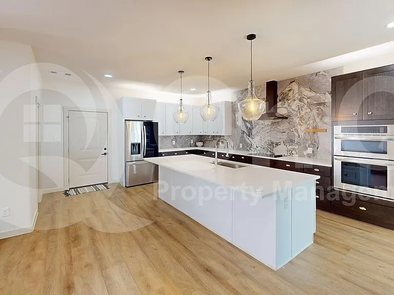 2517 Canterbury Ct — Photo 4